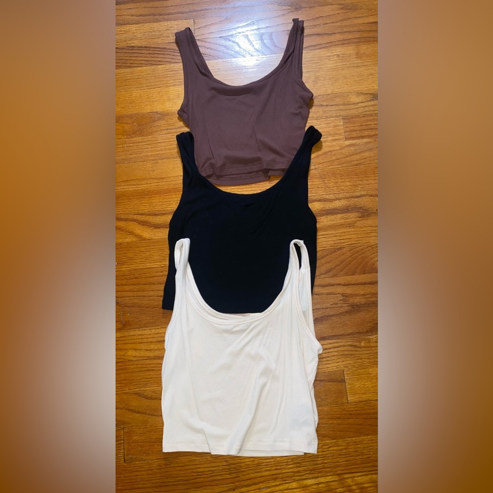 Set of 3 cropped tank tops